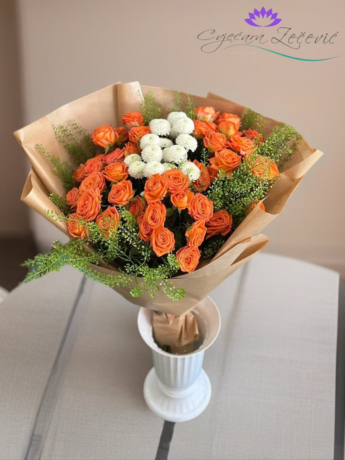 Narandzasti buket sa mini ruzama