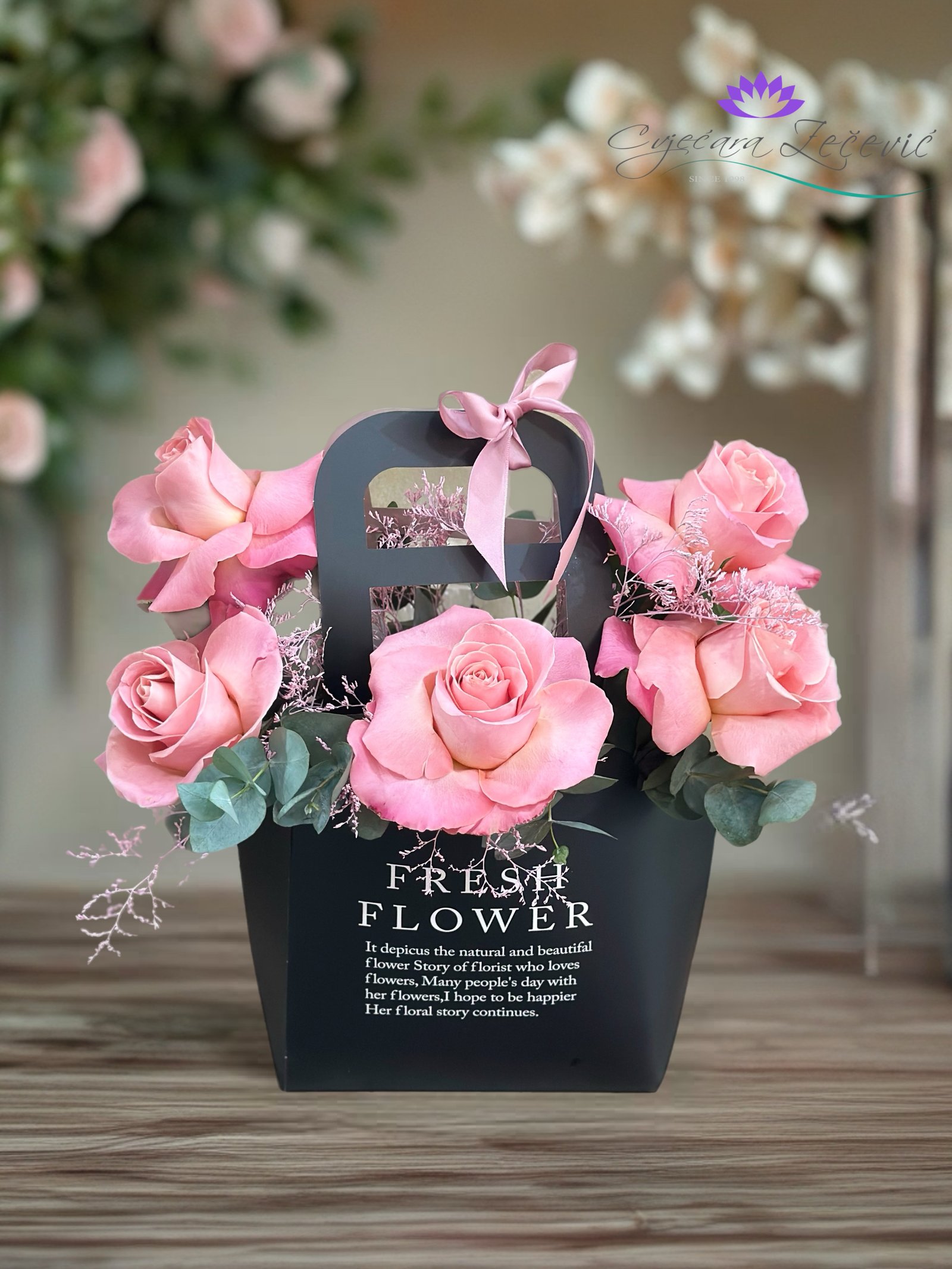 Aranzman sa njezno roze ruzama