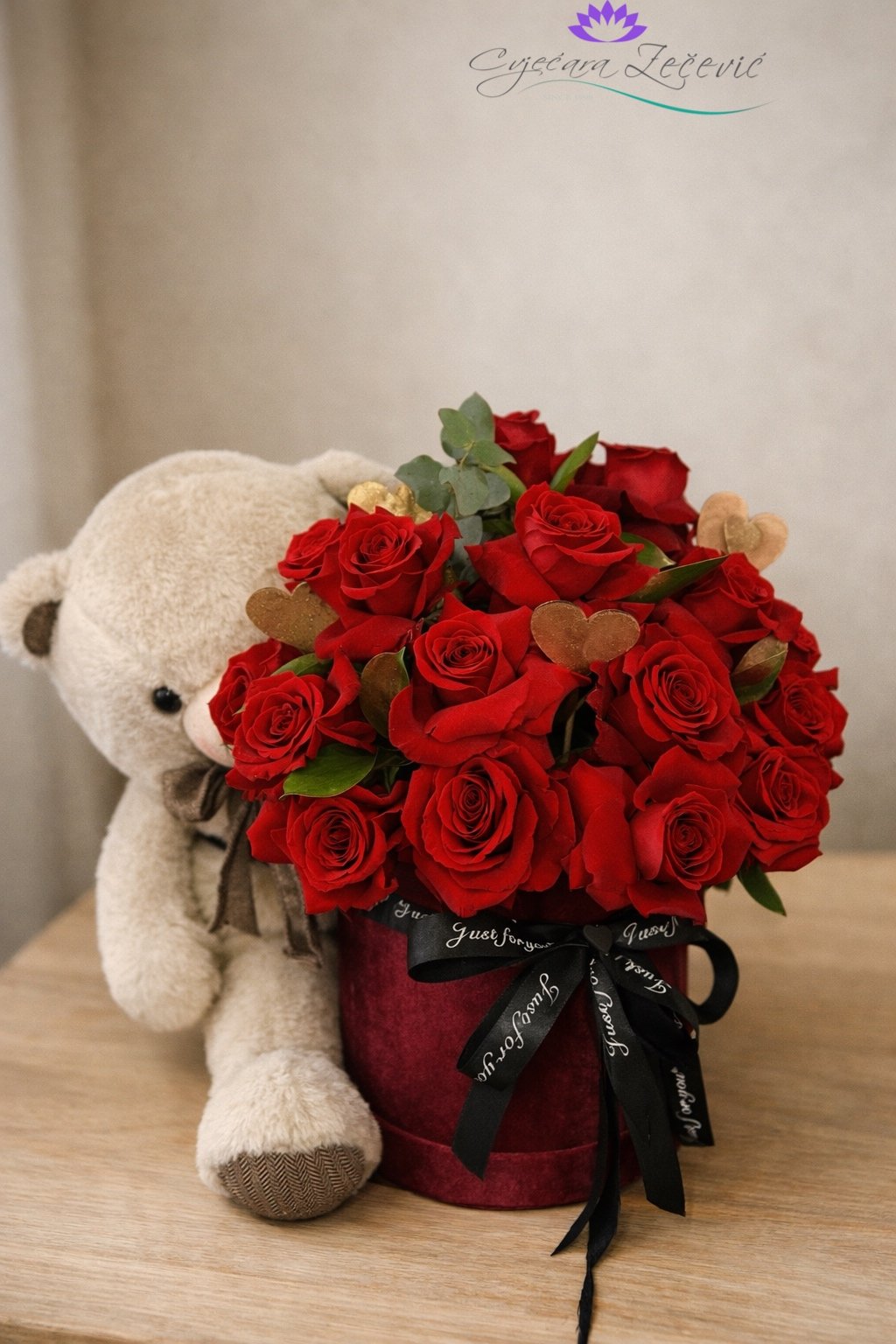 Box sa ruzama i veliki medo